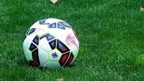 “波士顿凯尔特人客战圣安东尼奥马刺，霍福德及普理查德因伤缺席”