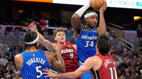 “广厦领跑季后赛，辽宁紧随其后，广东迎战上海，首钢挑战山东”